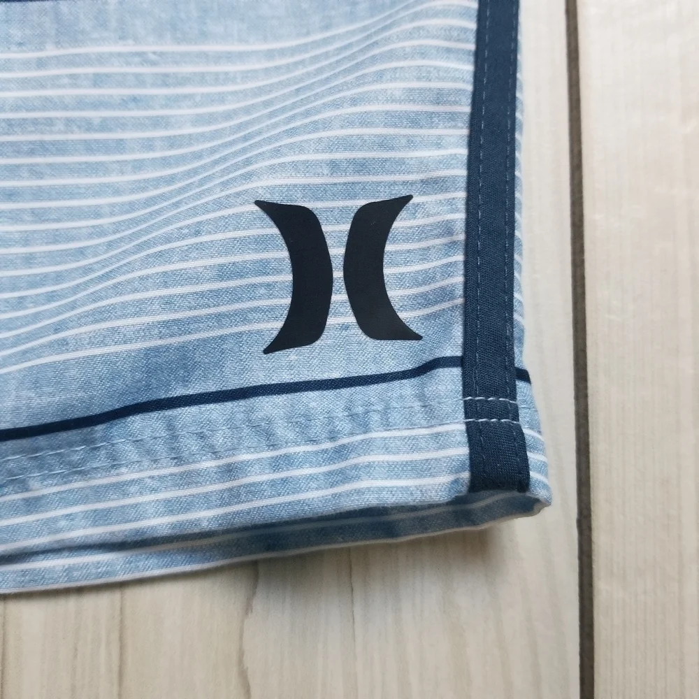 Hurley Shoreline Blue Striped Boys swim shorts Size 5 NWT